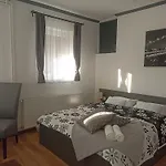 Nyirfa Apartmanhaz 아파트 잘라카로쉬