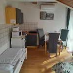 Nyirfa Apartmanhaz * 잘라카로쉬