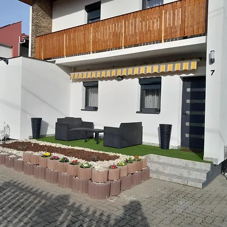 Nyirfa Apartmanhaz 아파트 잘라카로쉬