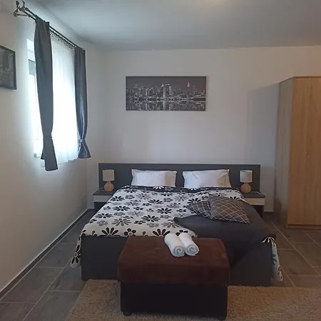 Nyirfa Apartmanhaz