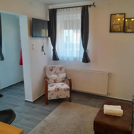 Nyirfa Apartmanhaz *