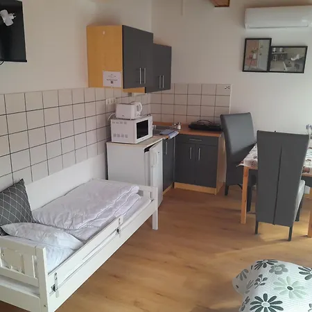 Nyirfa Apartmanhaz شقة