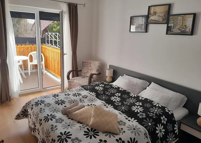 Nyirfa Apartmanhaz Lägenhet