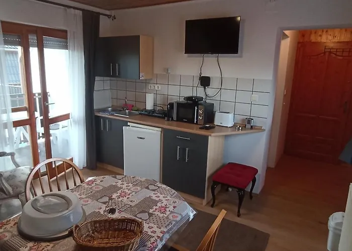 Апартаменты Nyirfa Apartmanhaz Залакарош