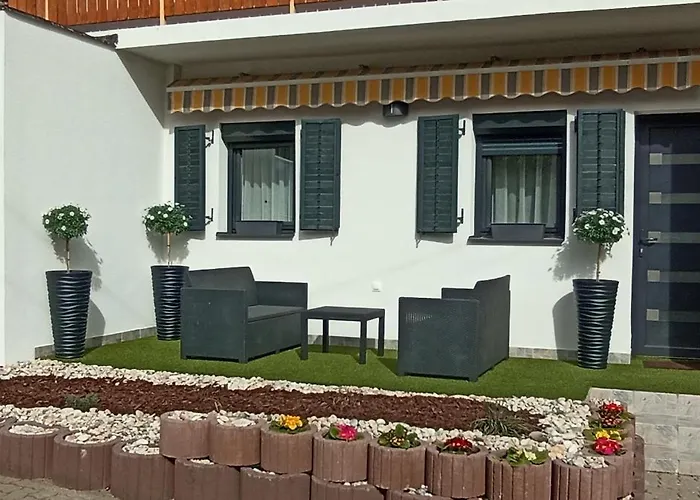 Nyirfa Apartmanhaz *